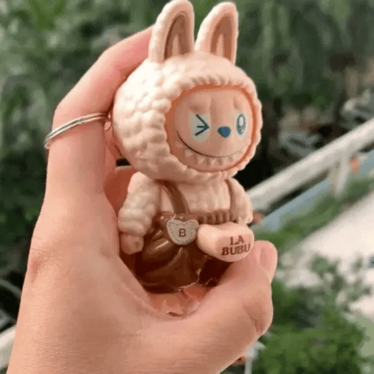 Face-changing keychain